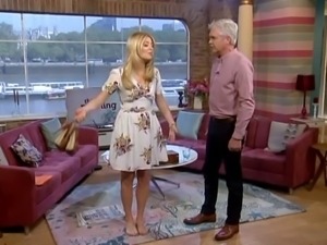 Spunk Over Holly Willoughby&amp;#039;s Sexy Feet