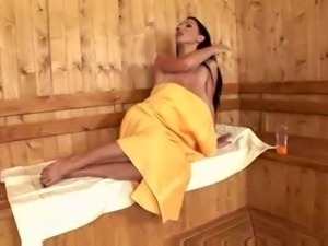 Merilyn Sakova in the sauna