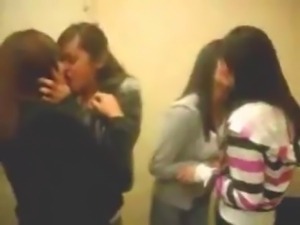 4 girls make out