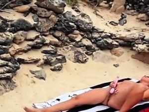 Hot wife gets her cunt toyed, licked and fucked on the beach