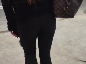 Sexy ass in tight Jeans