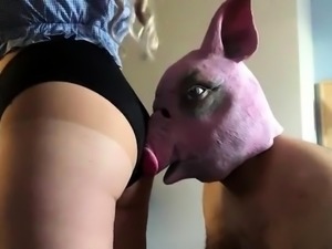 Pantyhosed mistress making her servant smell her farts 