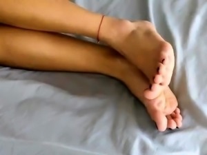 Amateur Foot Fetish Girlfriend Sucks and gives a Footjob